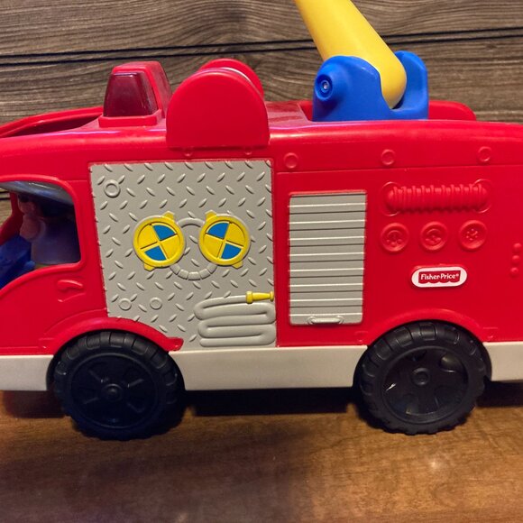 Fisher-Price Little People 3 To the Rescue Fire Trucks & 4 Firefighter Figures - Picture 4 of 6